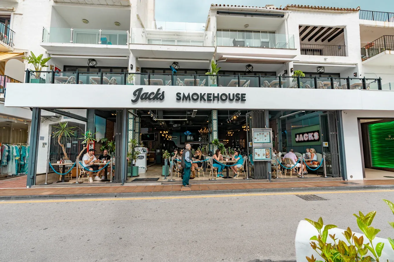 The Jack's Smokehouse frontage on Muelle Ribera, Puerto Banús, with the black-on-white Jacks Smokehouse sign